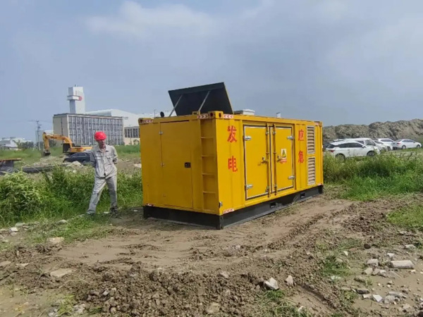 龙岗200KW柴油发电机机组每小时的油耗量受哪些因素影响？