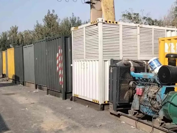 龙岗200KW柴油发电机机组每小时油耗是多少？